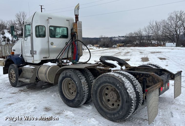 image for item FO3503 2010 Kenworth T800 semi truck