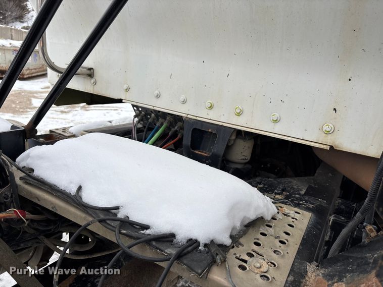 image for item FO3503 2010 Kenworth T800 semi truck