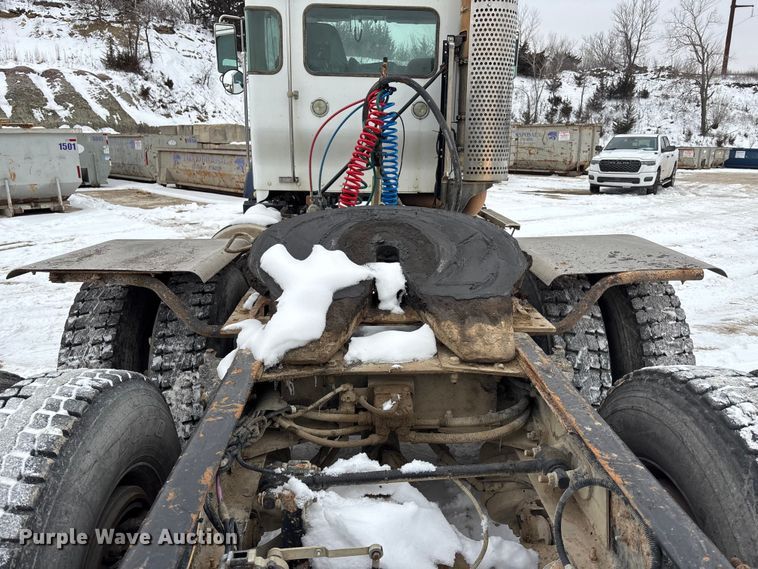 image for item FO3503 2010 Kenworth T800 semi truck