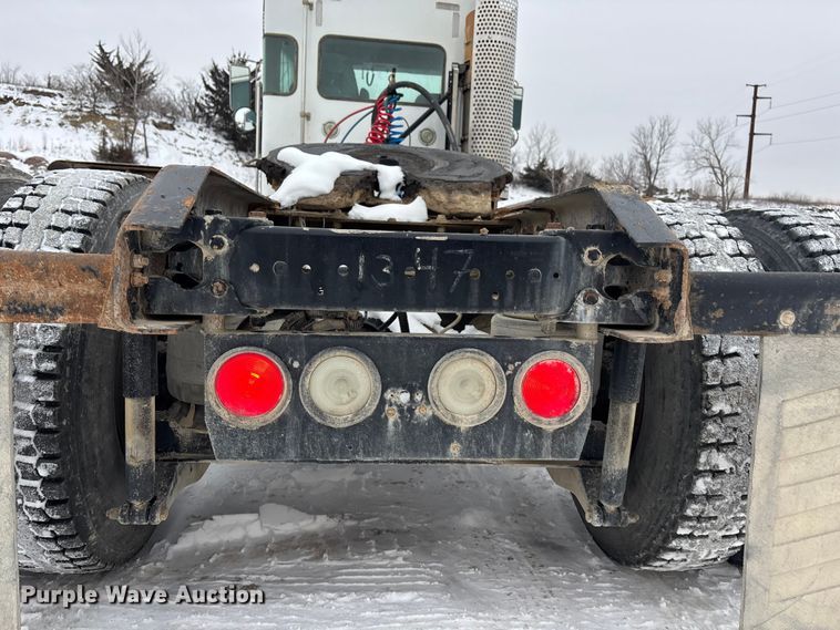 image for item FO3503 2010 Kenworth T800 semi truck