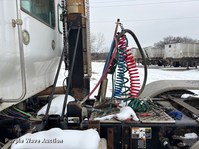 image for item FO3503 2010 Kenworth T800 semi truck