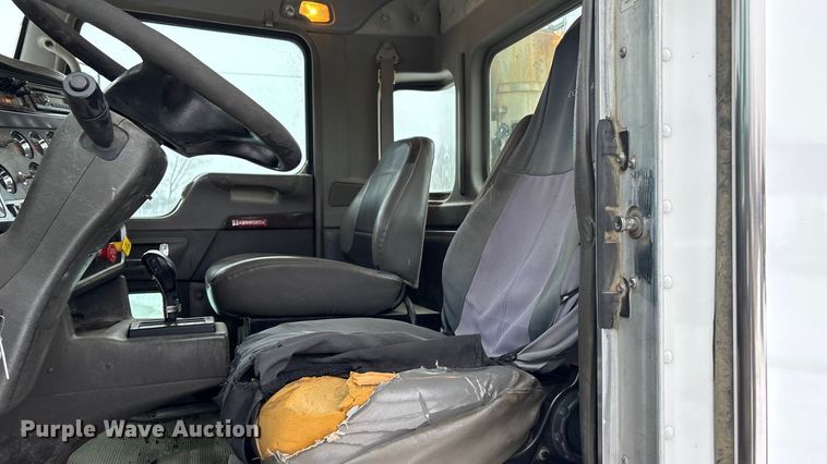 image for item FO3503 2010 Kenworth T800 semi truck