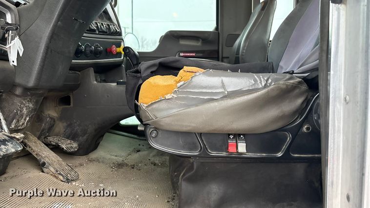 image for item FO3503 2010 Kenworth T800 semi truck