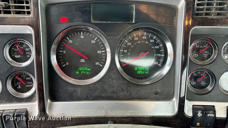 image for item FO3503 2010 Kenworth T800 semi truck