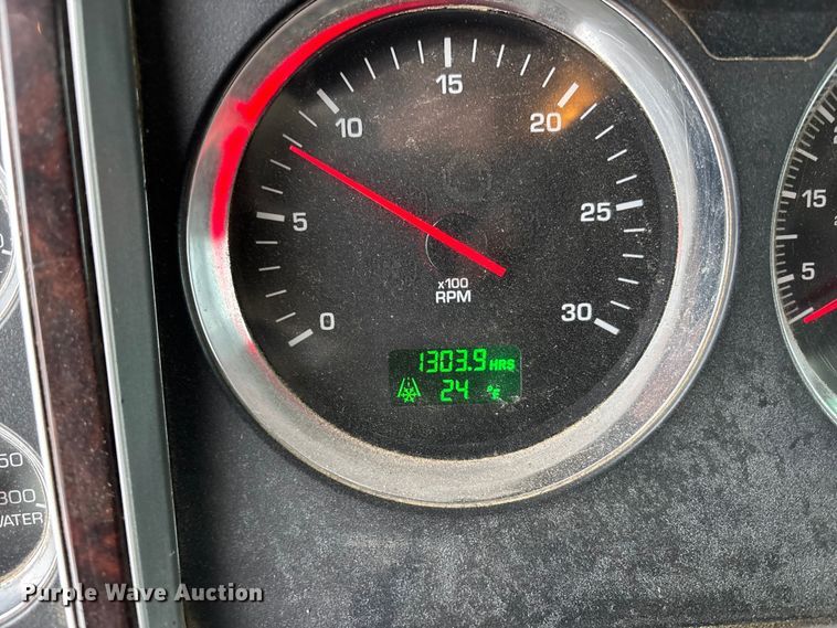 image for item FO3503 2010 Kenworth T800 semi truck