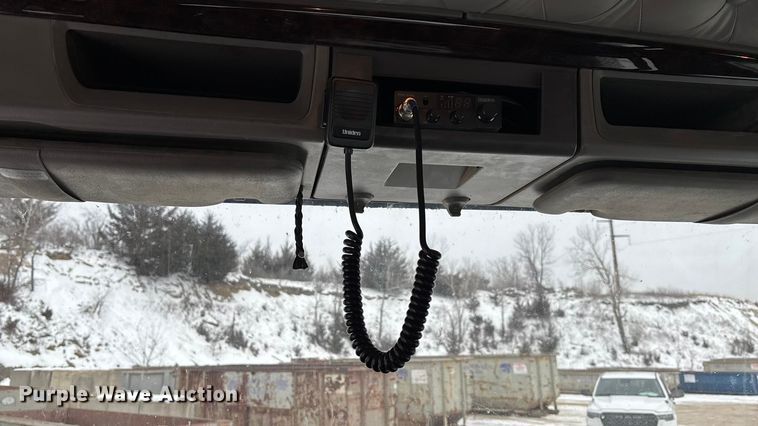 image for item FO3503 2010 Kenworth T800 semi truck