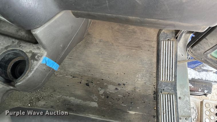 image for item FO3503 2010 Kenworth T800 semi truck