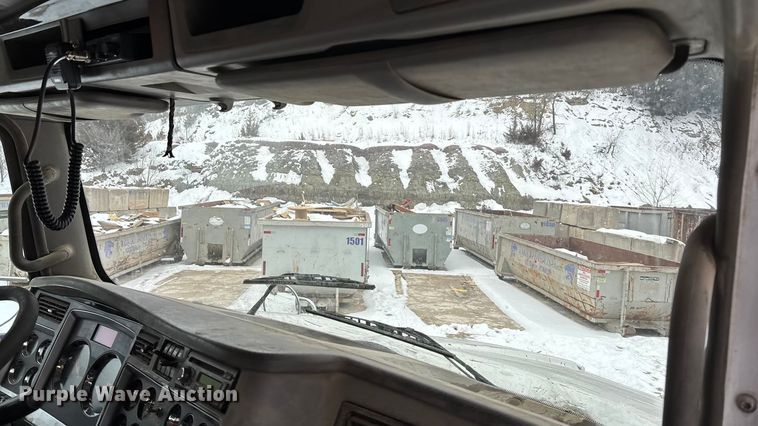 image for item FO3503 2010 Kenworth T800 semi truck