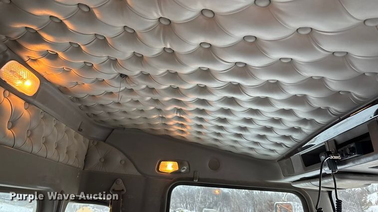 image for item FO3503 2010 Kenworth T800 semi truck