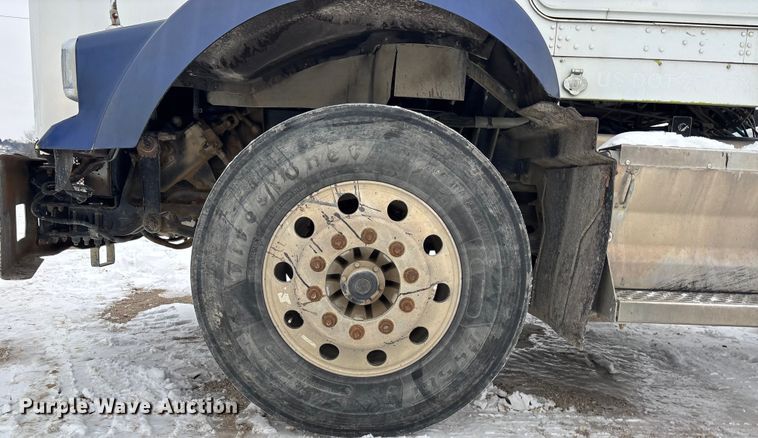 image for item FO3503 2010 Kenworth T800 semi truck