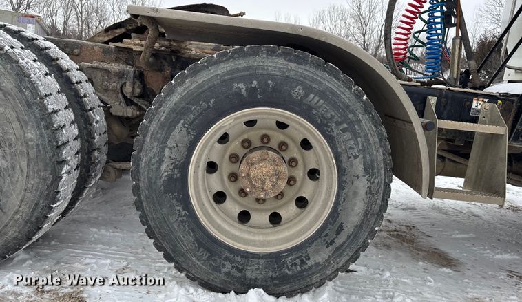 image for item FO3503 2010 Kenworth T800 semi truck