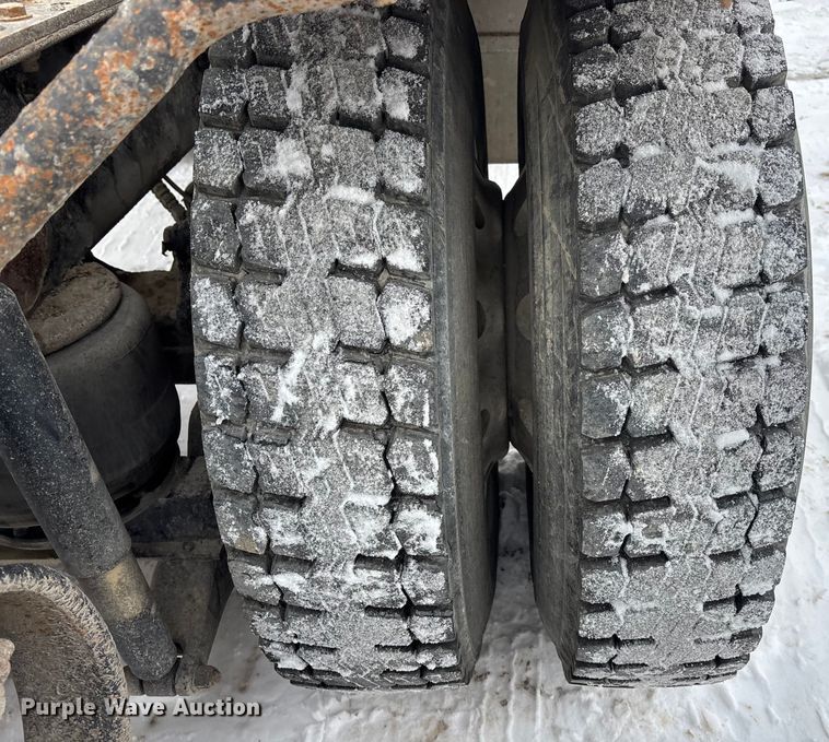 image for item FO3503 2010 Kenworth T800 semi truck