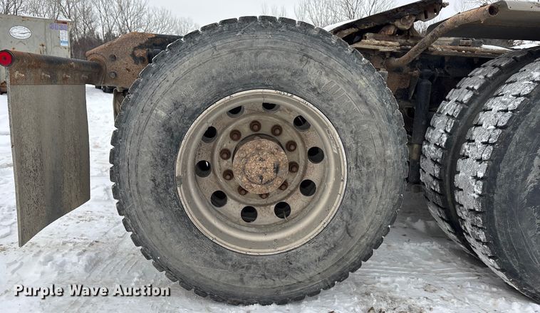 image for item FO3503 2010 Kenworth T800 semi truck