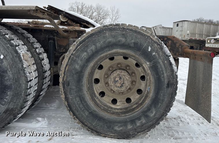 image for item FO3503 2010 Kenworth T800 semi truck