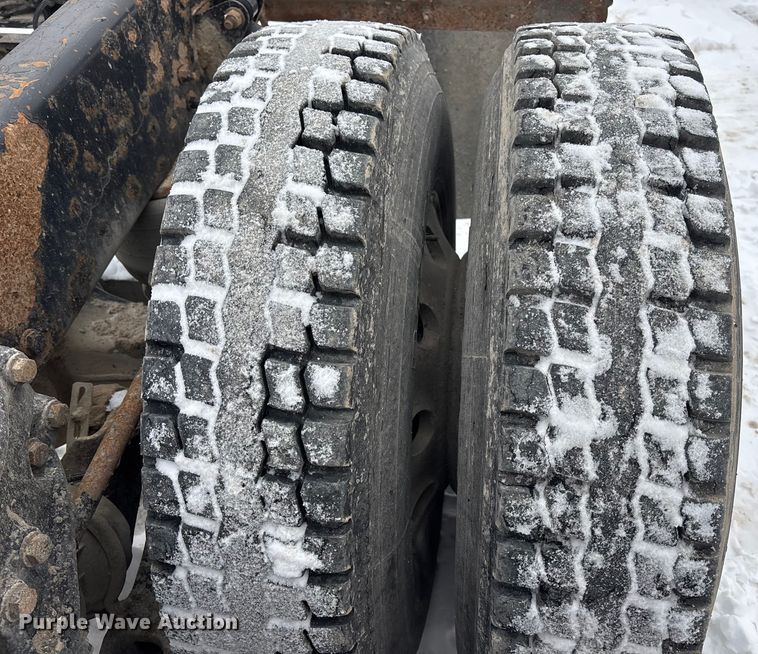 image for item FO3503 2010 Kenworth T800 semi truck