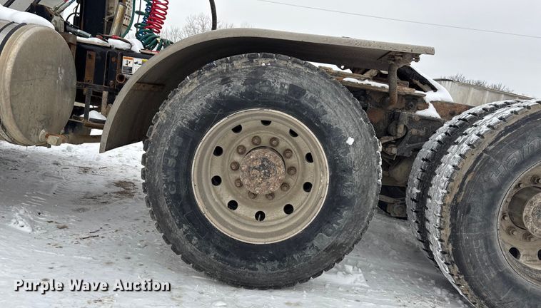 image for item FO3503 2010 Kenworth T800 semi truck