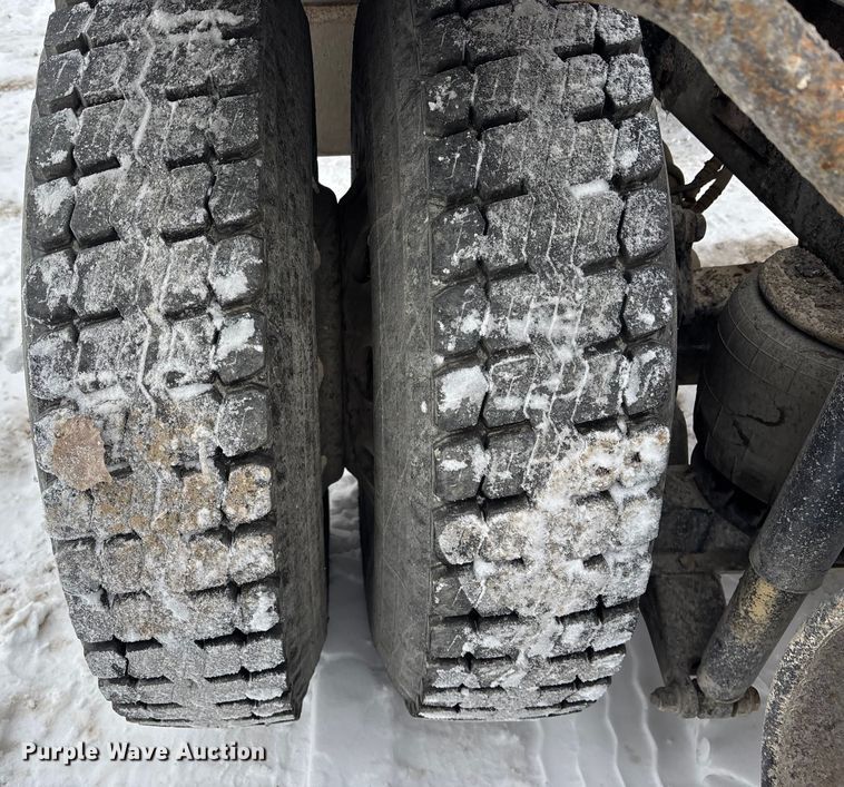 image for item FO3503 2010 Kenworth T800 semi truck