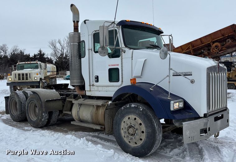 image for item FO3504 2010 Kenworth T800 semi truck