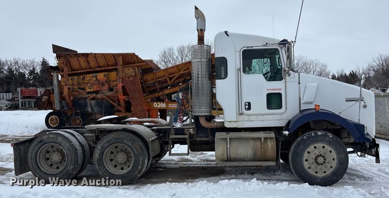 image for item FO3504 2010 Kenworth T800 semi truck