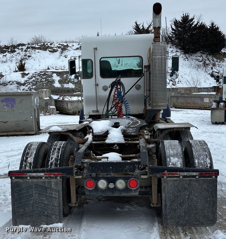 image for item FO3504 2010 Kenworth T800 semi truck