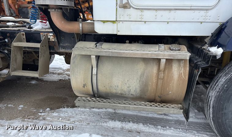 image for item FO3504 2010 Kenworth T800 semi truck