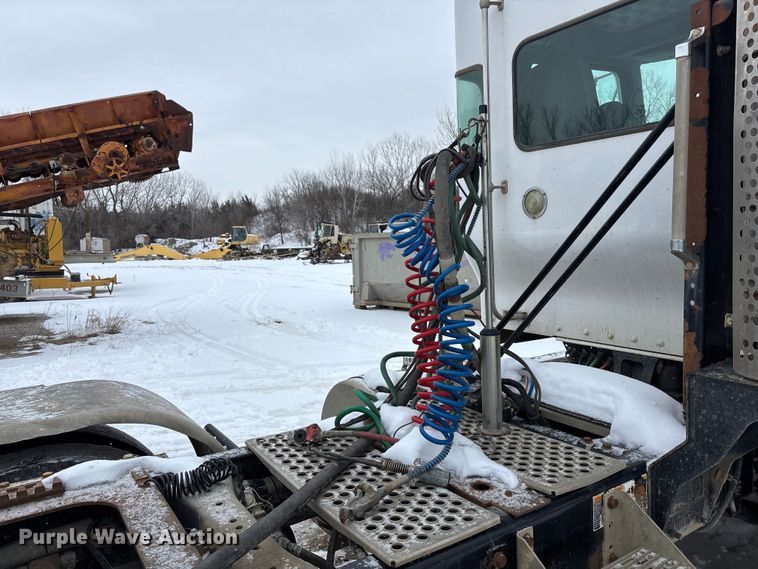 image for item FO3504 2010 Kenworth T800 semi truck