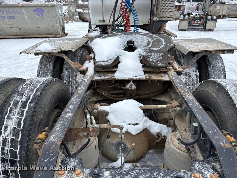 image for item FO3504 2010 Kenworth T800 semi truck