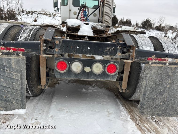 image for item FO3504 2010 Kenworth T800 semi truck