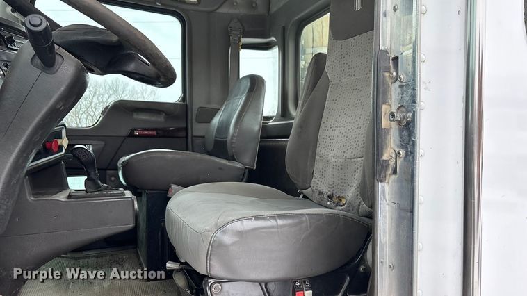 image for item FO3504 2010 Kenworth T800 semi truck