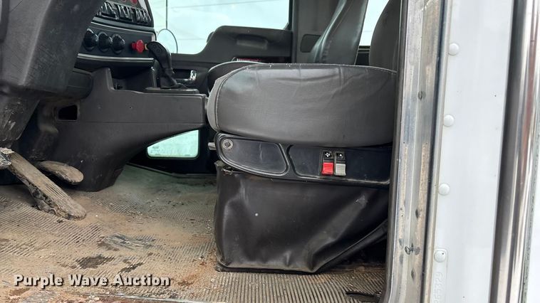 image for item FO3504 2010 Kenworth T800 semi truck