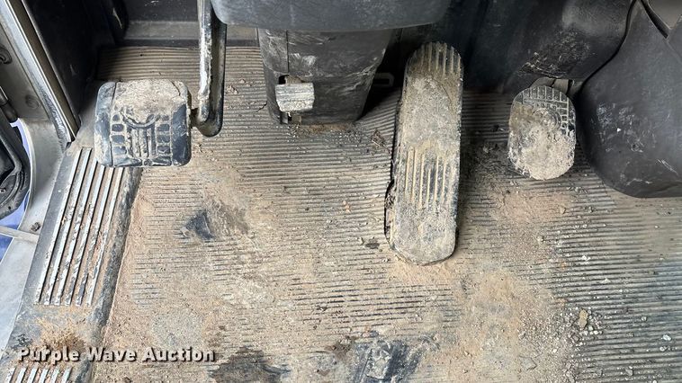 image for item FO3504 2010 Kenworth T800 semi truck