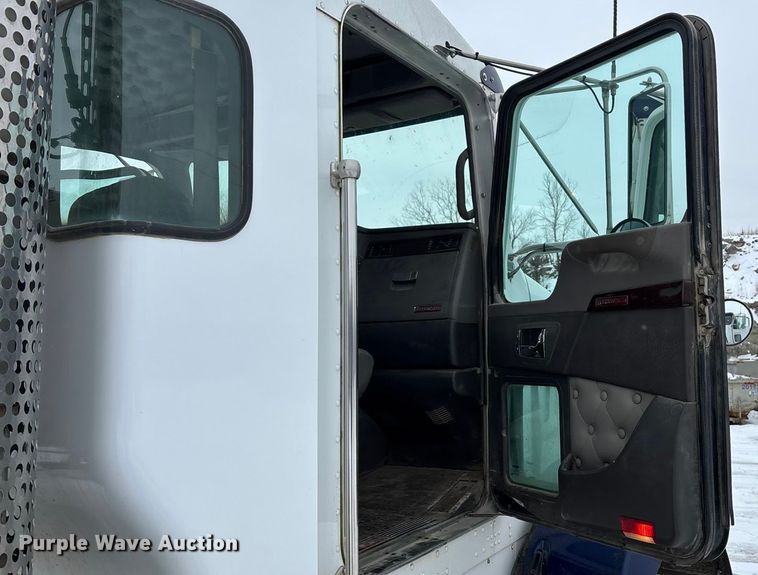 image for item FO3504 2010 Kenworth T800 semi truck