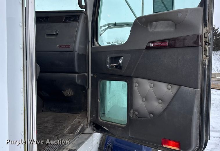 image for item FO3504 2010 Kenworth T800 semi truck