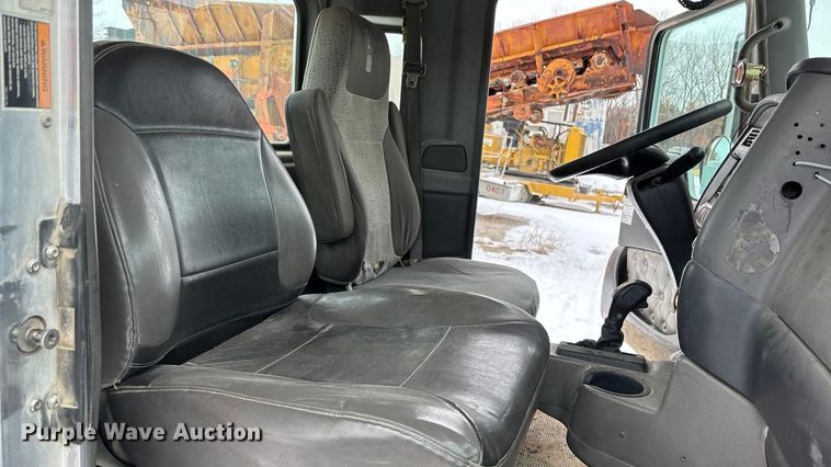 image for item FO3504 2010 Kenworth T800 semi truck