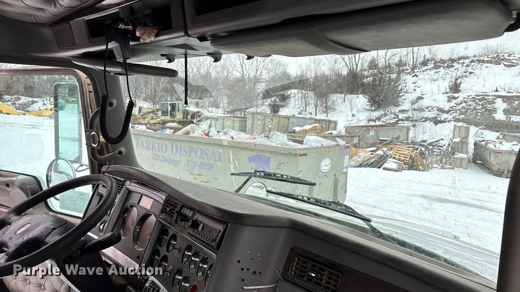 image for item FO3504 2010 Kenworth T800 semi truck