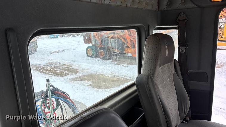 image for item FO3504 2010 Kenworth T800 semi truck