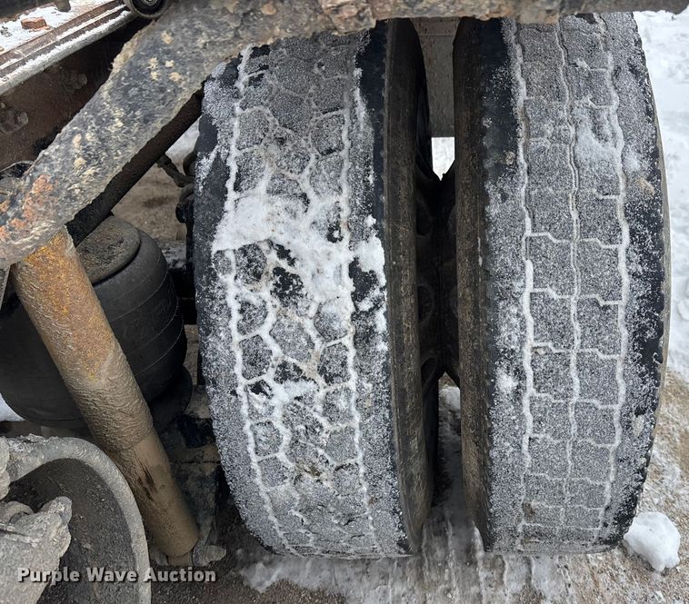 image for item FO3504 2010 Kenworth T800 semi truck