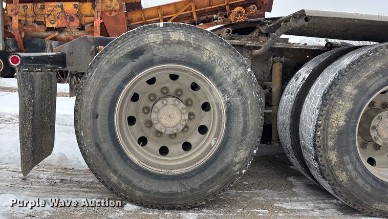 image for item FO3504 2010 Kenworth T800 semi truck