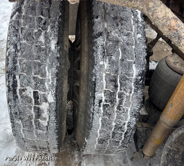 image for item FO3504 2010 Kenworth T800 semi truck