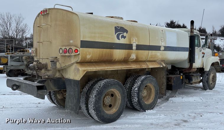 image for item FO3505 2002 International 2554 water truck