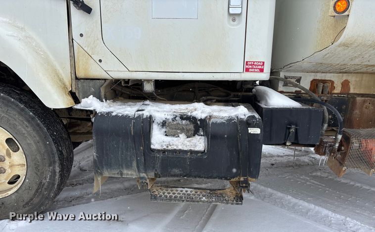 image for item FO3505 2002 International 2554 water truck