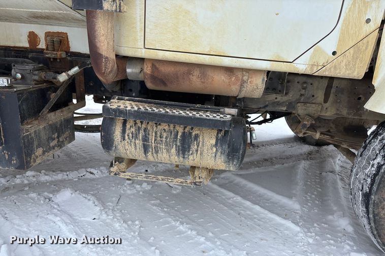 image for item FO3505 2002 International 2554 water truck