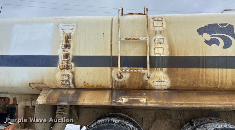 image for item FO3505 2002 International 2554 water truck