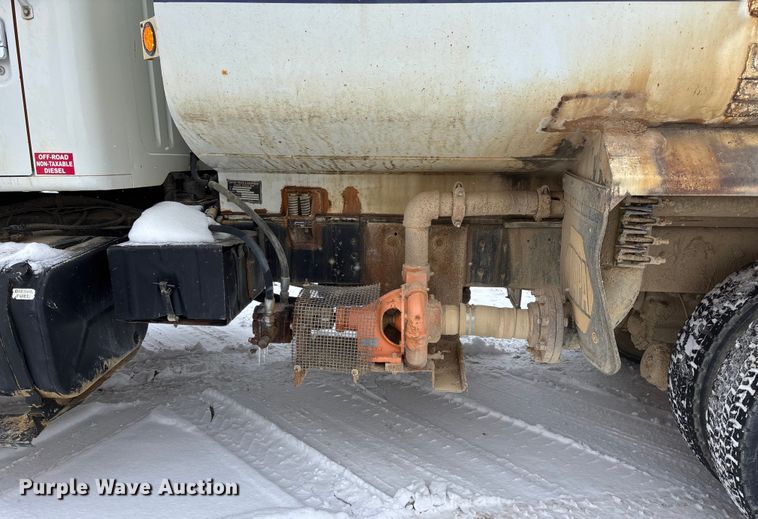 image for item FO3505 2002 International 2554 water truck