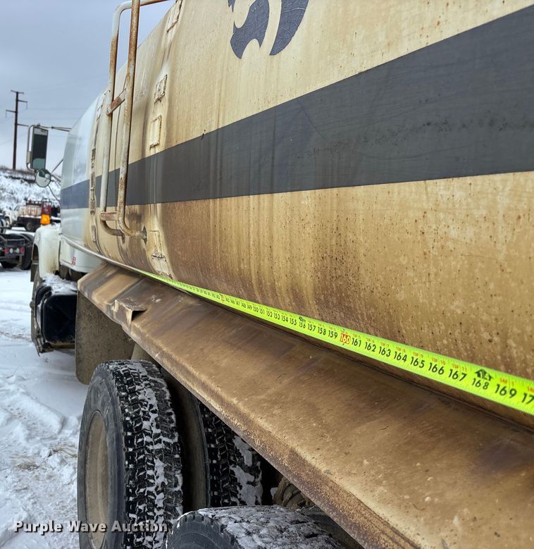 image for item FO3505 2002 International 2554 water truck