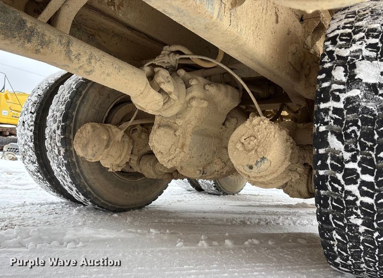 image for item FO3505 2002 International 2554 water truck