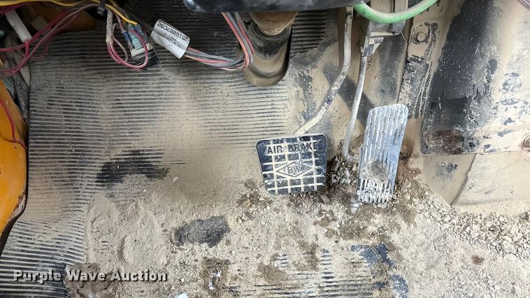 image for item FO3505 2002 International 2554 water truck