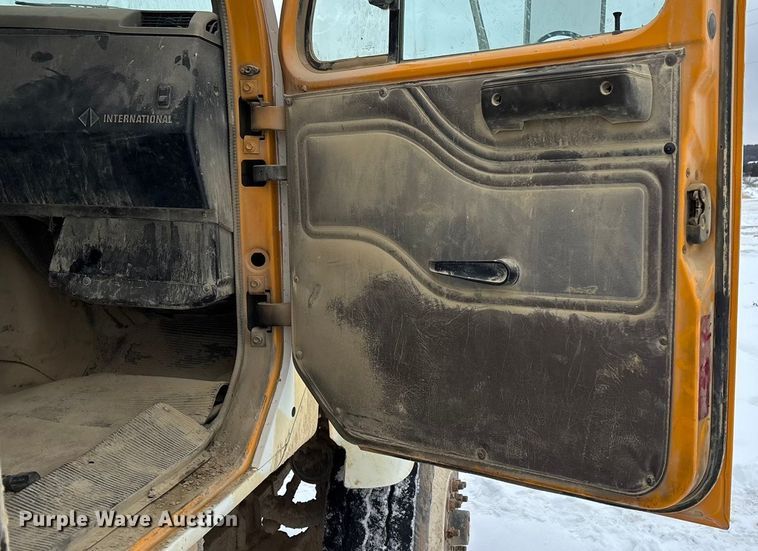 image for item FO3505 2002 International 2554 water truck