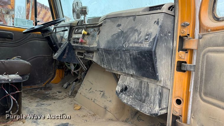 image for item FO3505 2002 International 2554 water truck