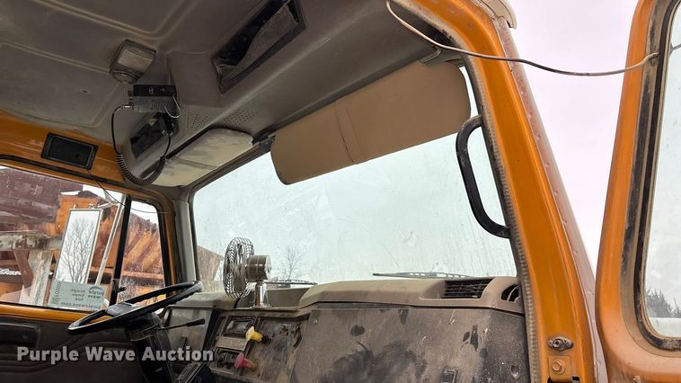 image for item FO3505 2002 International 2554 water truck